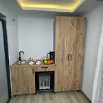 Mini House Økonomihotel 2*